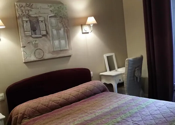 Azur Hotel 2*