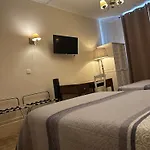 Azur Hotel 2*