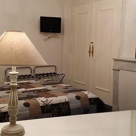 Otel Azur 2*