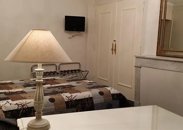 Otel Azur 2*