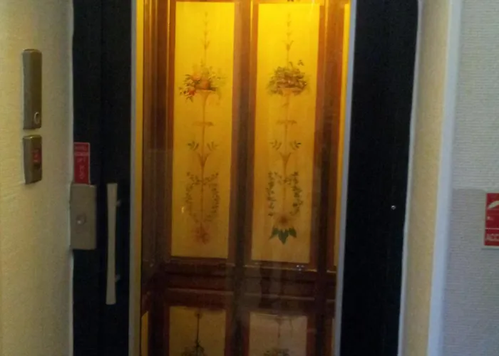 Azur Otel 2*